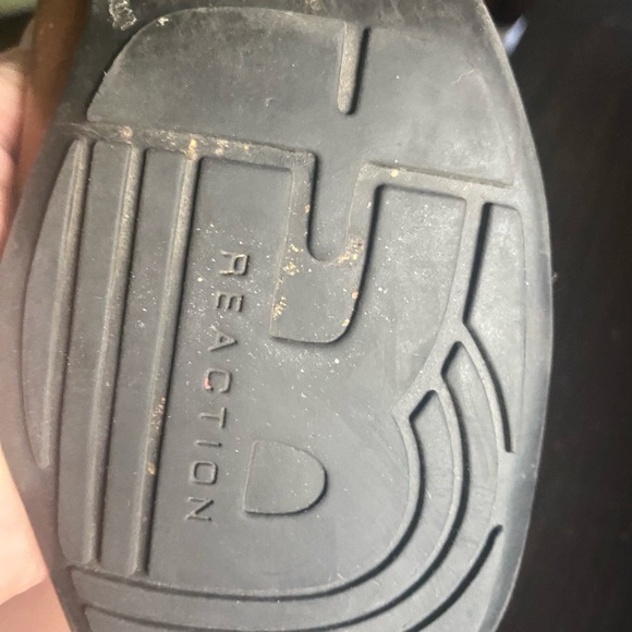 Kenneth Cole Reaction Leather pumps - Picture 5 of 11